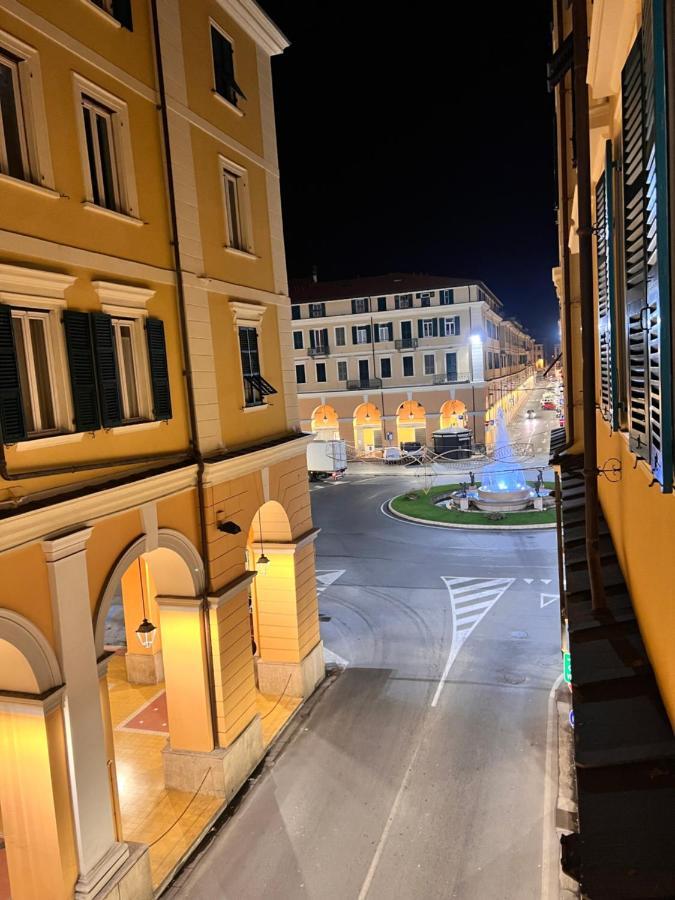 Ferienwohnung Casa Dante: Oneglia Centro-Marina-Spiagge Imperia Exterior foto